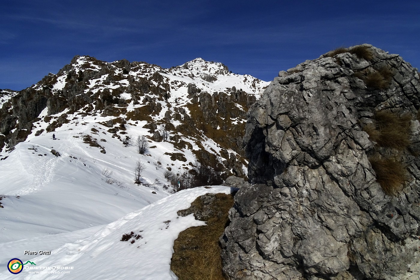 28 Al Passo di Grialeggio con vista in Venturosa.JPG -                                